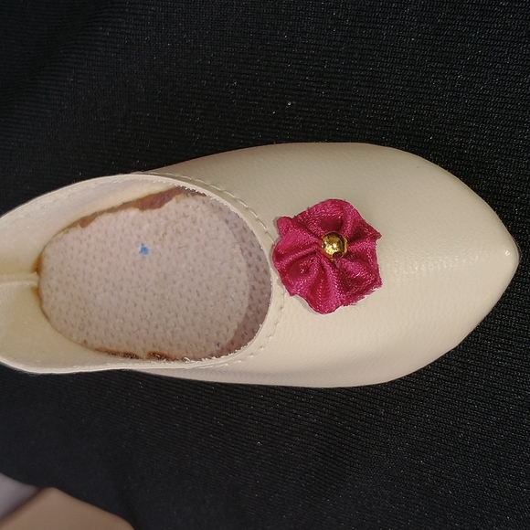 New Porcelain Agnes Doll - Picture 13 of 16